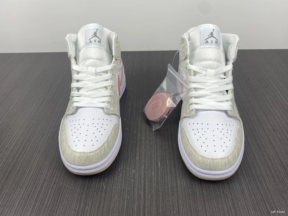 Light Iron - Ore Mid 1 Jordan (W) DN4045-001 SE 0118